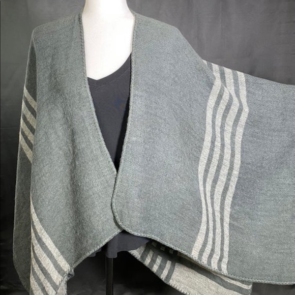 BB Dakota Shawl - Picture 4 of 5